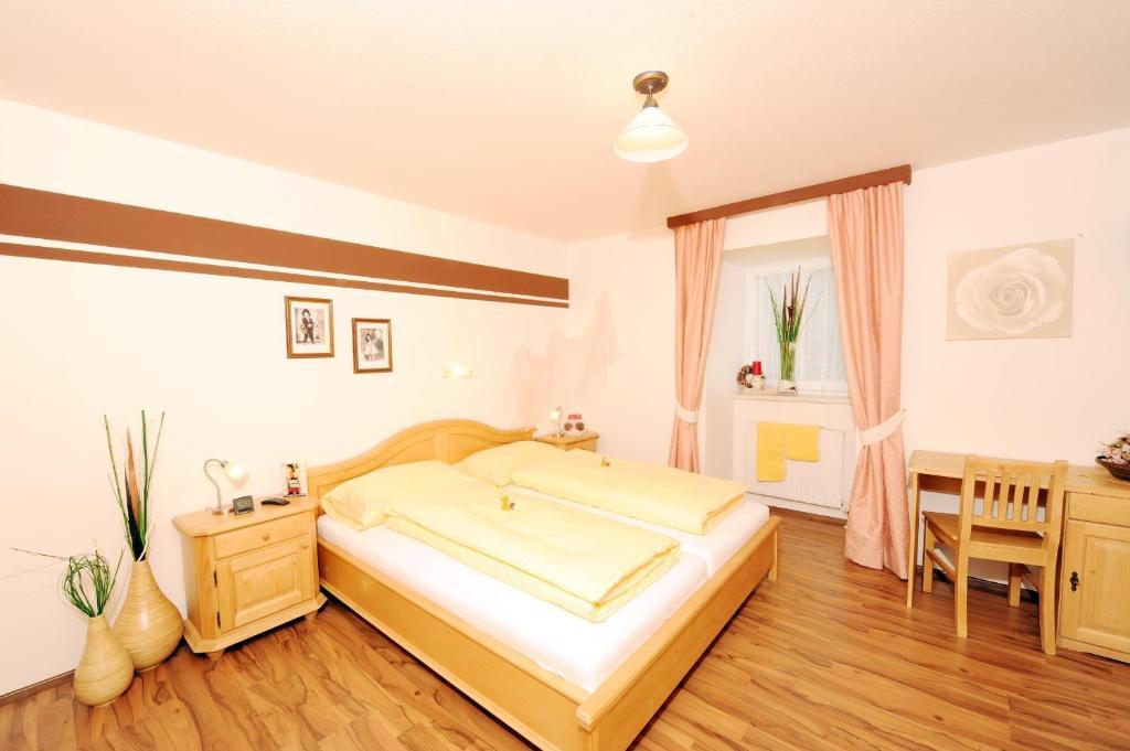 Hotel-Restaurant Kirchenwirt Aigen Aigen im Ennstal Szoba fotó