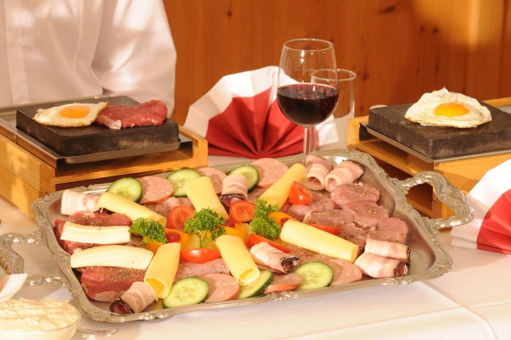 Hotel-Restaurant Kirchenwirt Aigen Aigen im Ennstal Kültér fotó